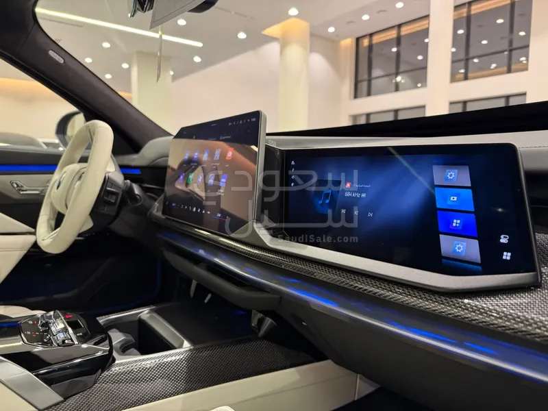 2027 بي ام دبليو الفئة السابعة 735أي