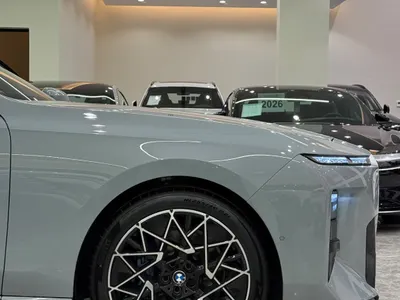 2027 بي ام دبليو الفئة السابعة 735أي