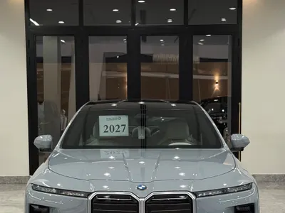 2027 بي ام دبليو الفئة السابعة 735أي