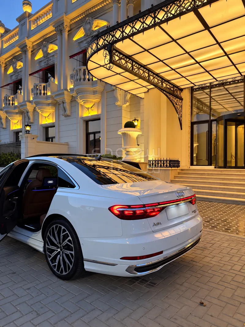 2023 اودي اي 8 50 تي إي اف اي