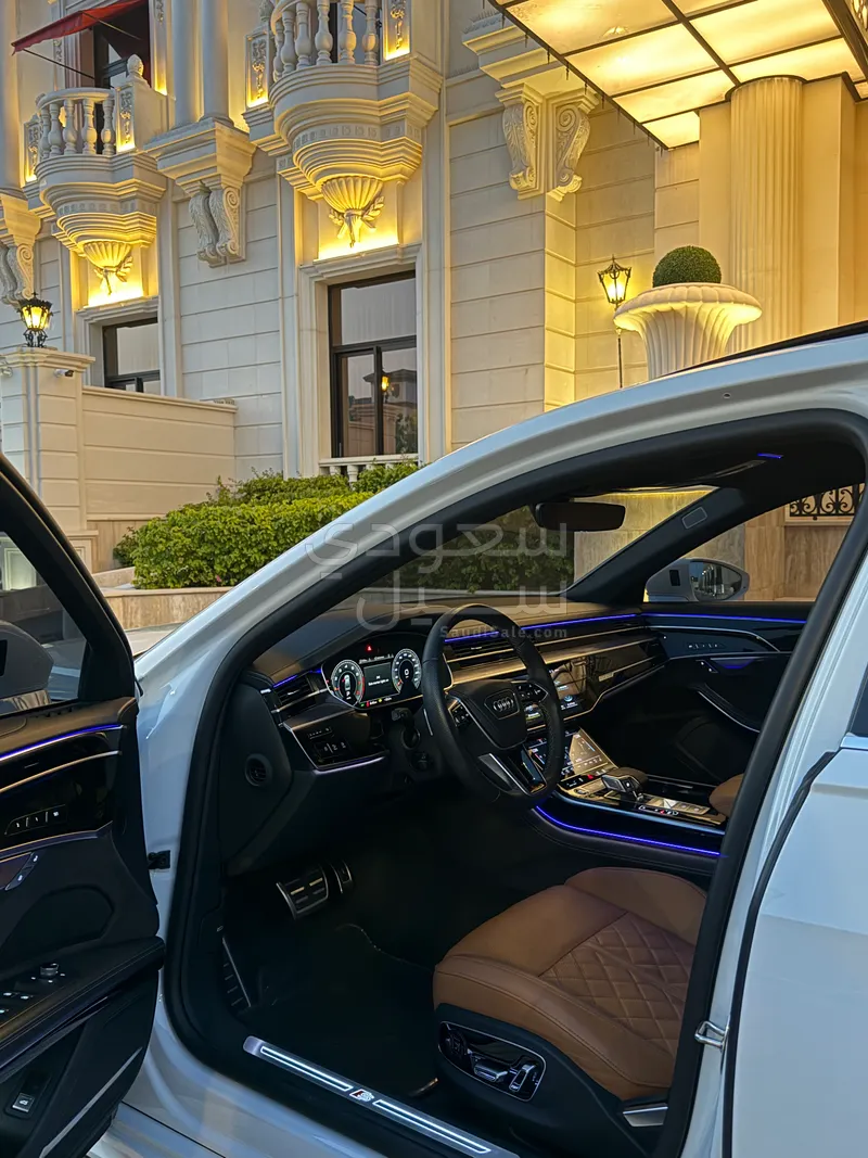 2023 اودي اي 8 50 تي إي اف اي