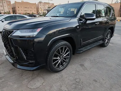 2024 لكزس إل إكس 700 أف سبورت