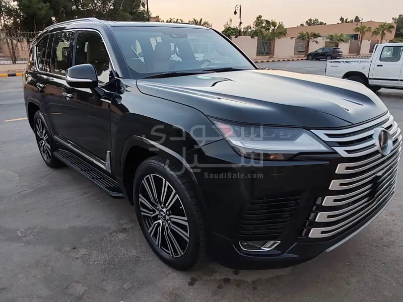 2023 لكزس إل إكس 600 BB