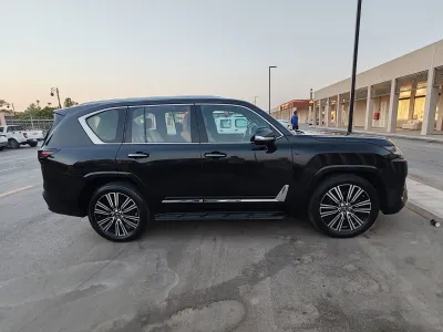 2023 لكزس إل إكس 600 BB