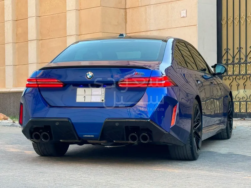 2025 بي ام دبليو الفئة ام إم 5