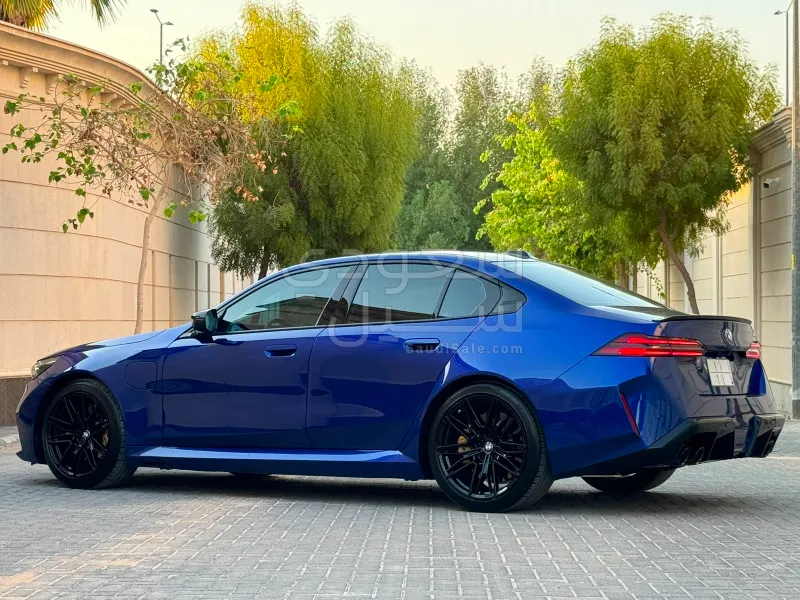 2025 بي ام دبليو الفئة ام إم 5
