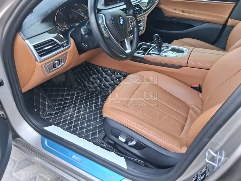 2020 بي ام دبليو الفئة السابعة 730 إل أي