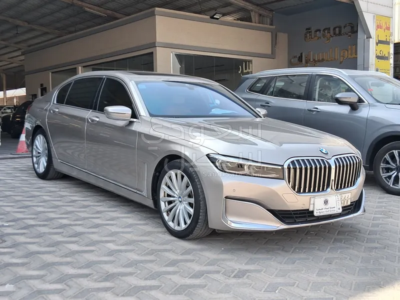 2020 بي ام دبليو الفئة السابعة 730 إل أي