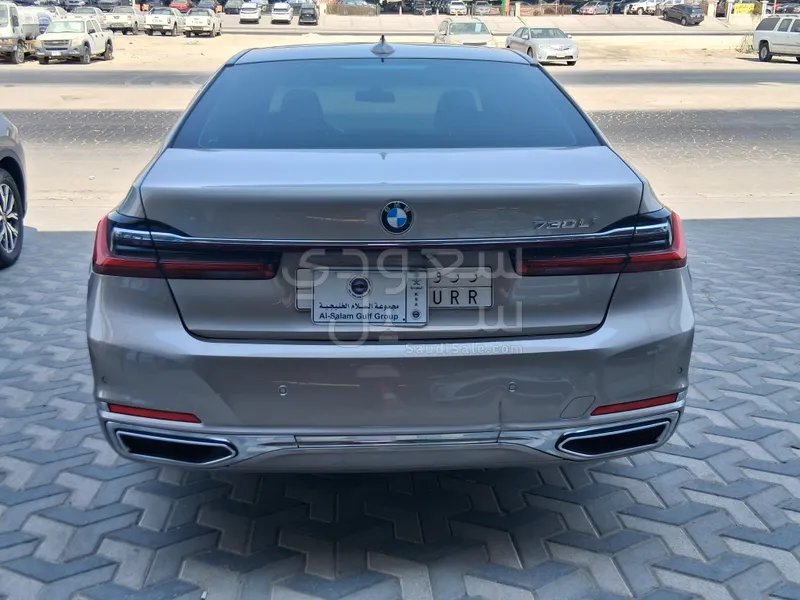 2020 بي ام دبليو الفئة السابعة 730 إل أي