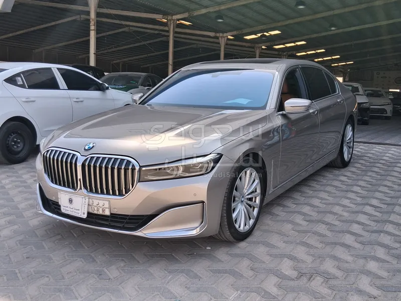2020 بي ام دبليو الفئة السابعة 730 إل أي