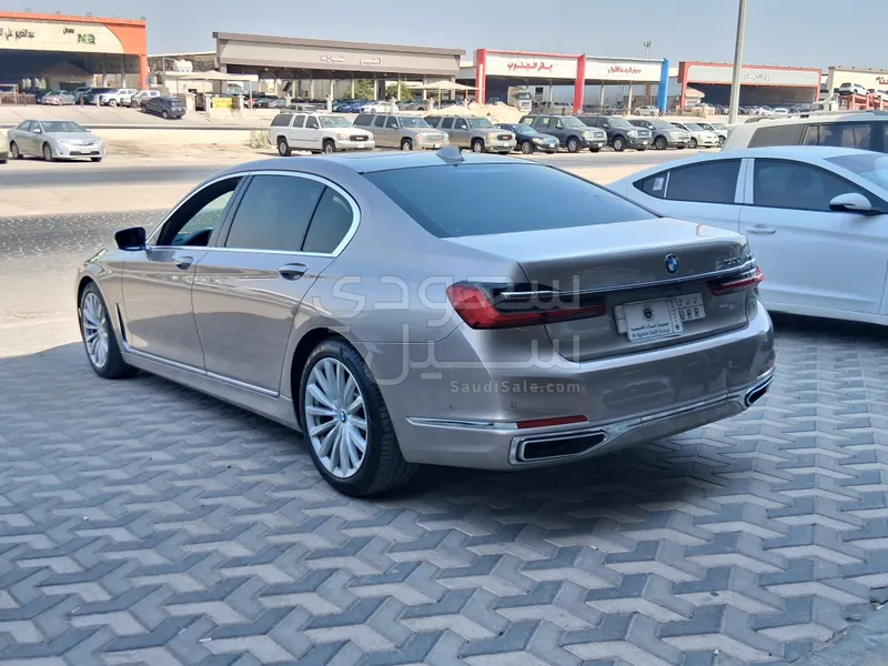 2020 بي ام دبليو الفئة السابعة 730 إل أي