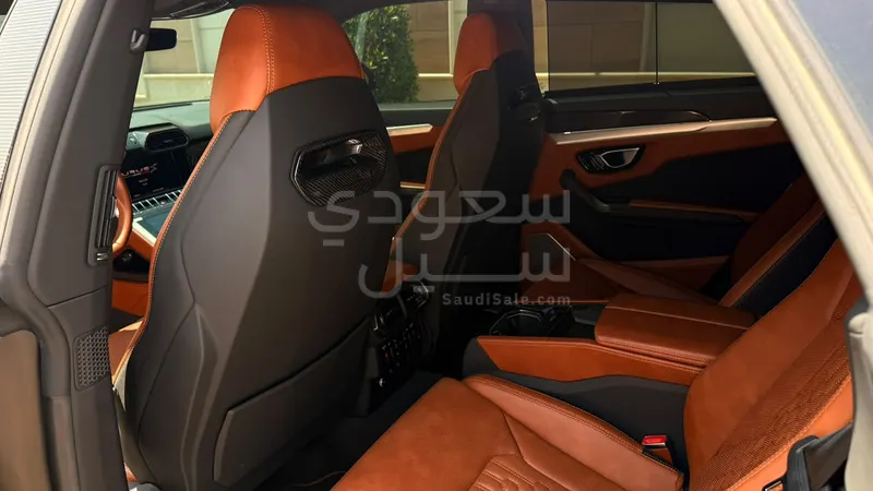 2023 لمبرجيني اوروس بيرفورمانتي