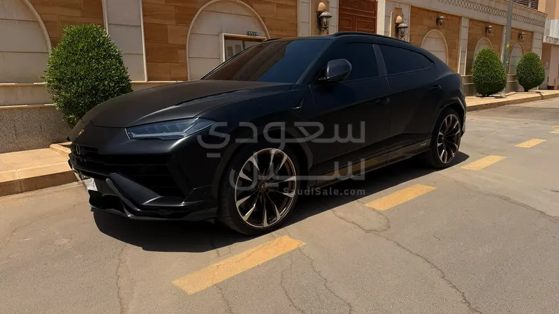 2023 لمبرجيني اوروس بيرفورمانتي
