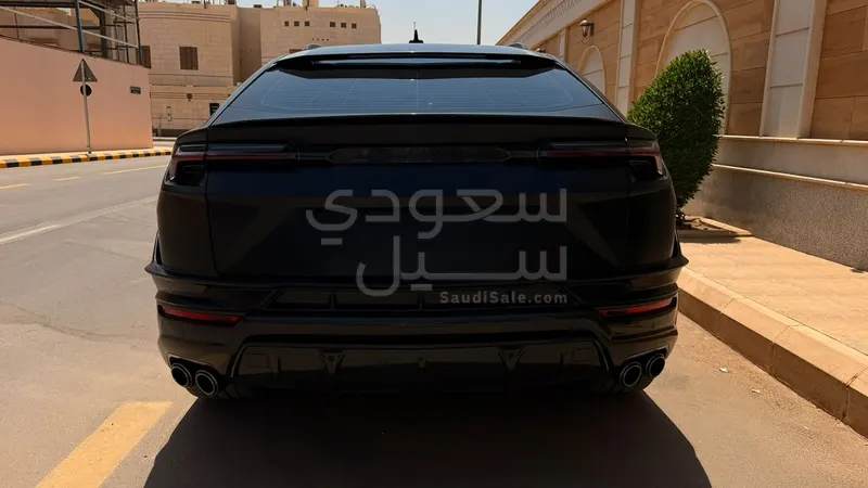 2023 لمبرجيني اوروس بيرفورمانتي