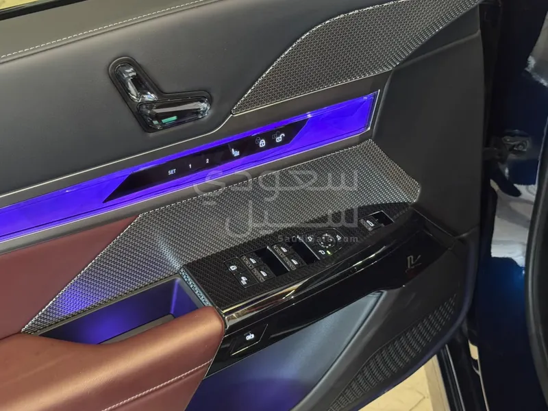 2025 بي ام دبليو الفئة السابعة 735أي