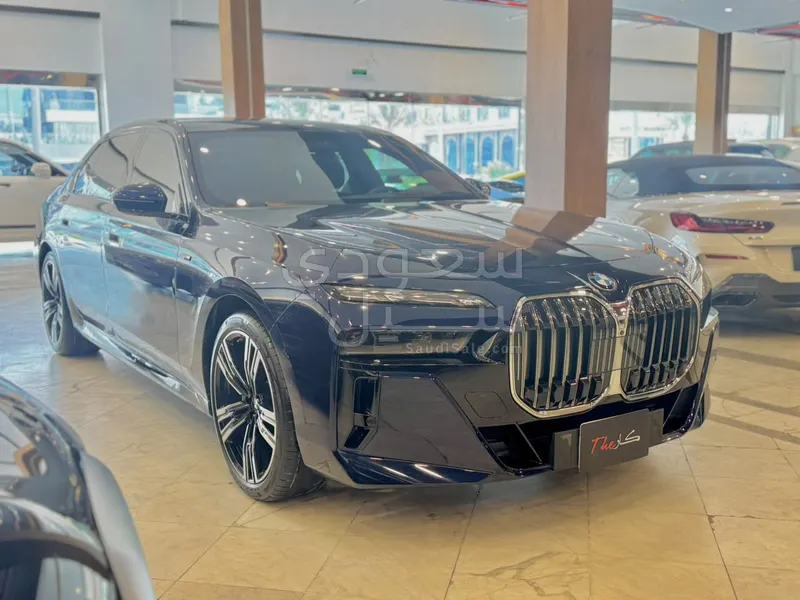 2025 بي ام دبليو الفئة السابعة 735أي