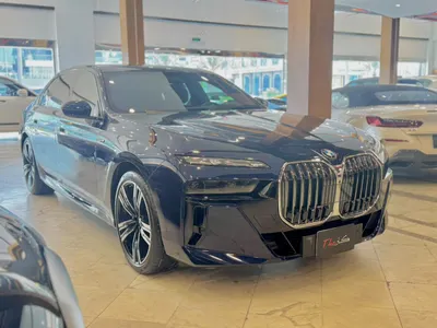 2025 بي ام دبليو الفئة السابعة 735أي
