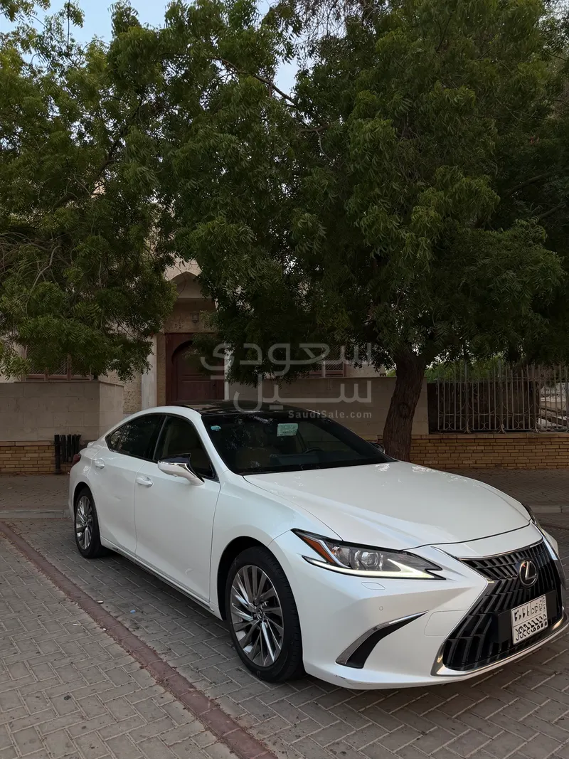 2023 لكزس آي إس 350