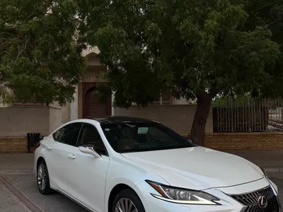 2023 لكزس آي إس 350