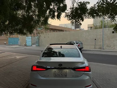 2023 لكزس آي إس 350
