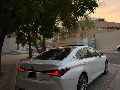 2023 لكزس آي إس 350