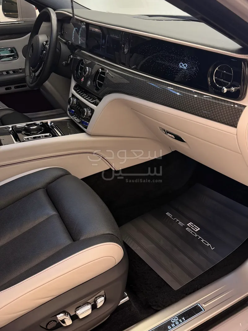 2022 رولز رويس قوست بلاك بادج