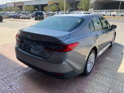 2026 تويوتا كامري ال اي