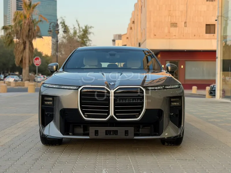 2027 بي ام دبليو الفئة السابعة 735أي