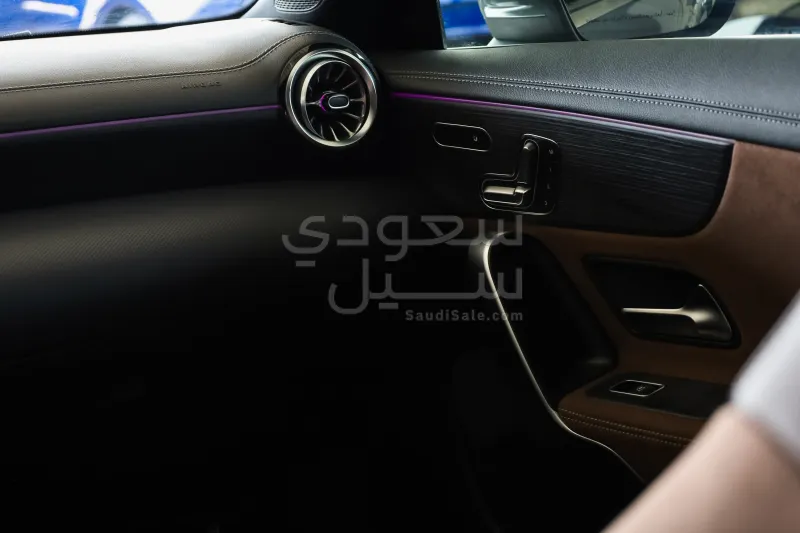 2025 مرسيدس - بنز سي إل أي 200