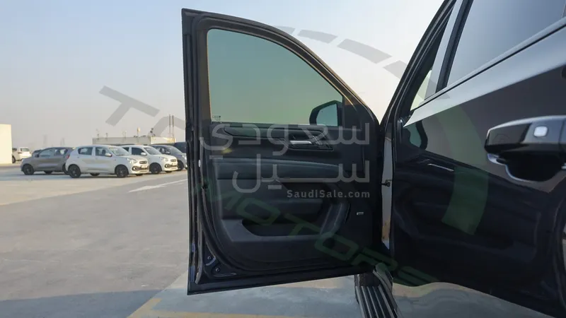 2025 جي ام سي يوكون اي تي 4