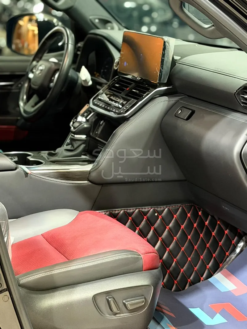 2025 تويوتا لاند كروزر في اكس ار