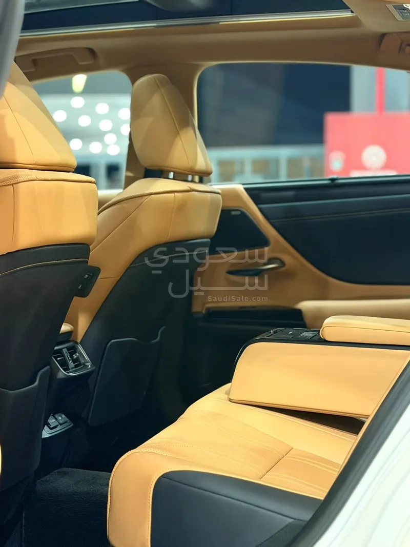2025 لكزس إي إس 350 دي دي