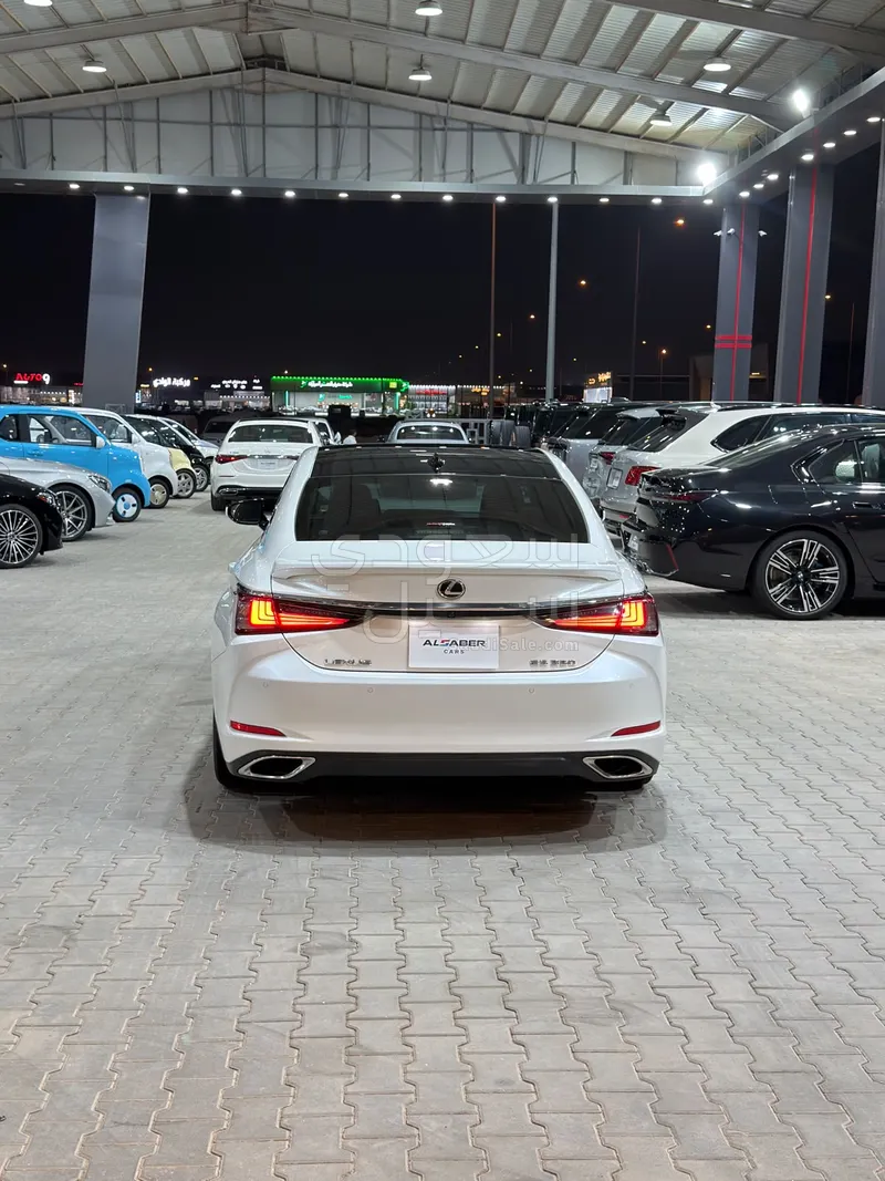 2025 لكزس إي إس 350 دي دي