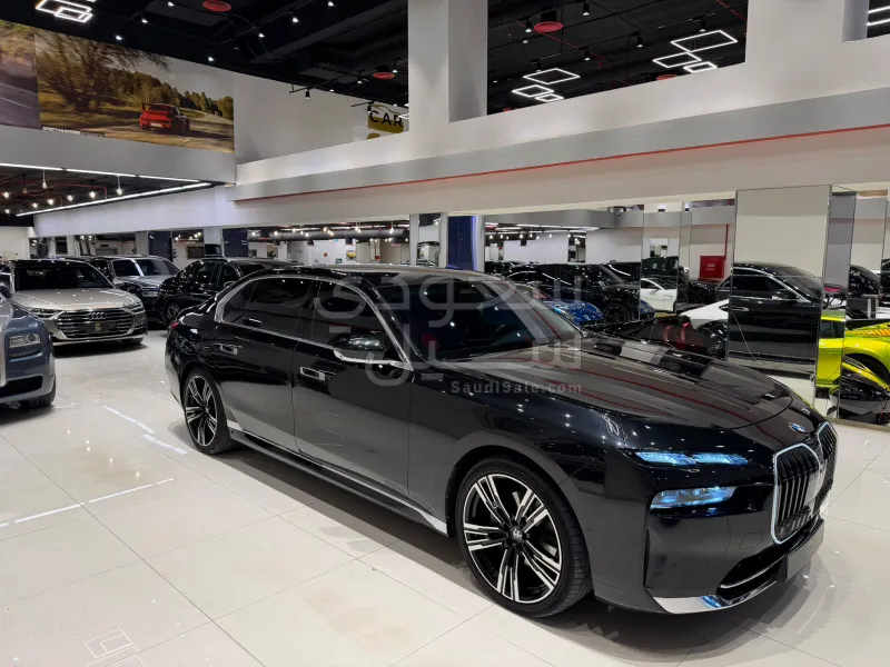 2023 بي ام دبليو الفئة السابعة 735أي