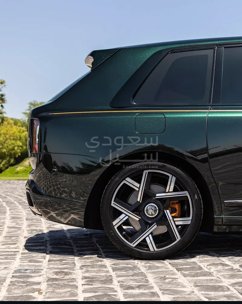 2025 رولز رويس كولينان بلاك بادج