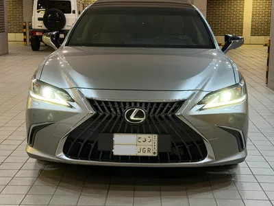 2023 لكزس إي إس 350