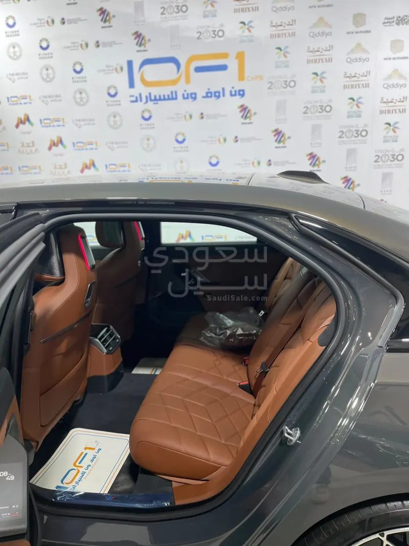 2027 بي ام دبليو الفئة السابعة 735أي