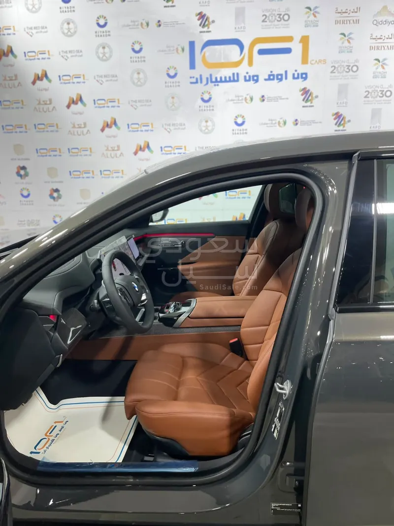 2027 بي ام دبليو الفئة السابعة 735أي