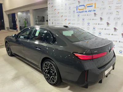 2027 بي ام دبليو الفئة السابعة 735أي