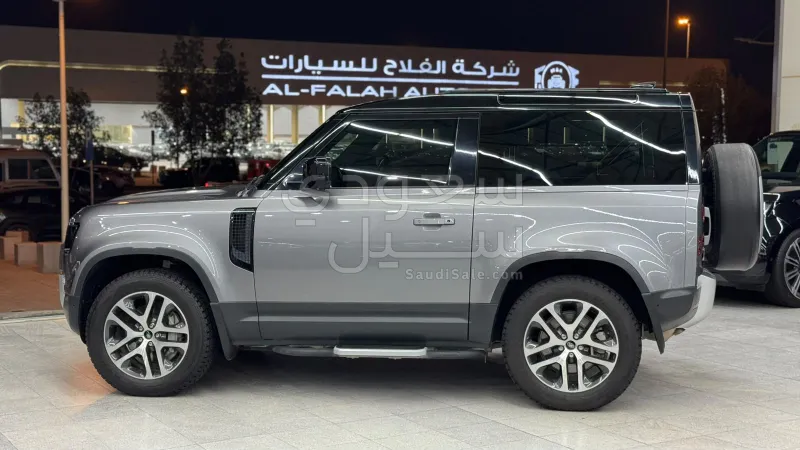2022 لاند روفر ديفيندر 90