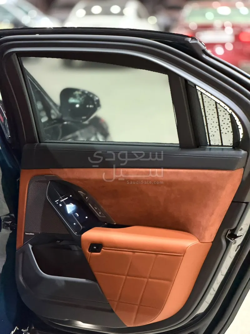 2027 بي ام دبليو الفئة السابعة 735أي