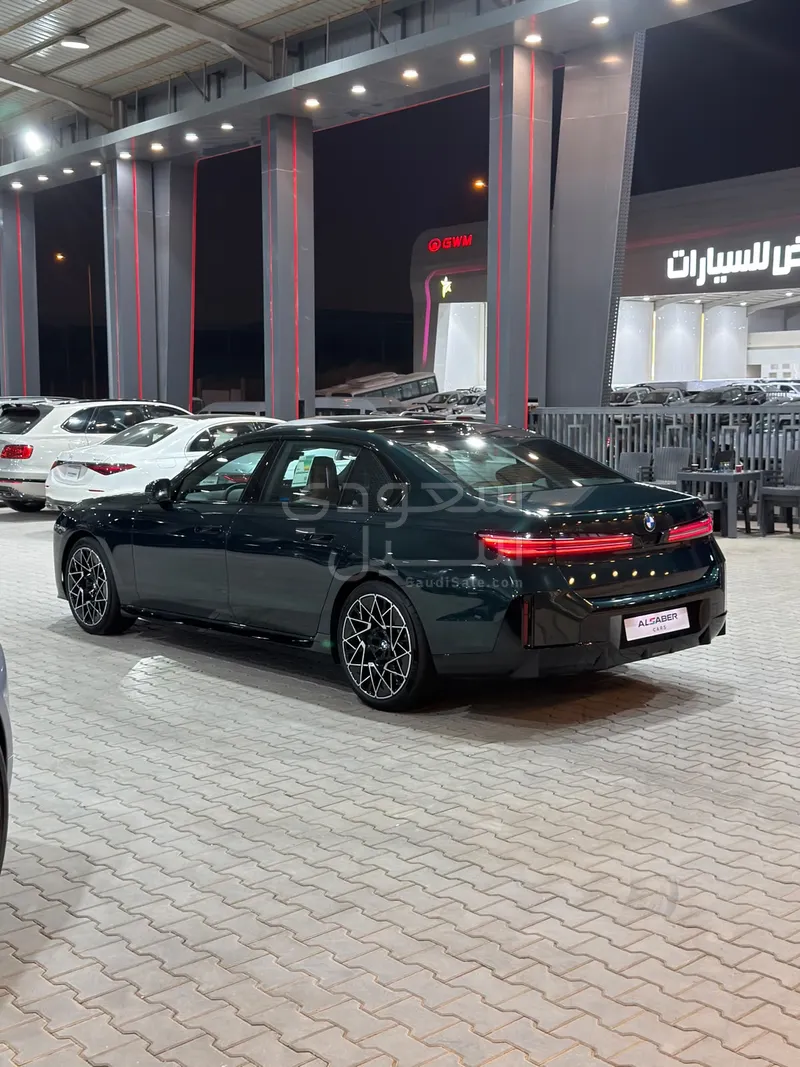2027 بي ام دبليو الفئة السابعة 735أي