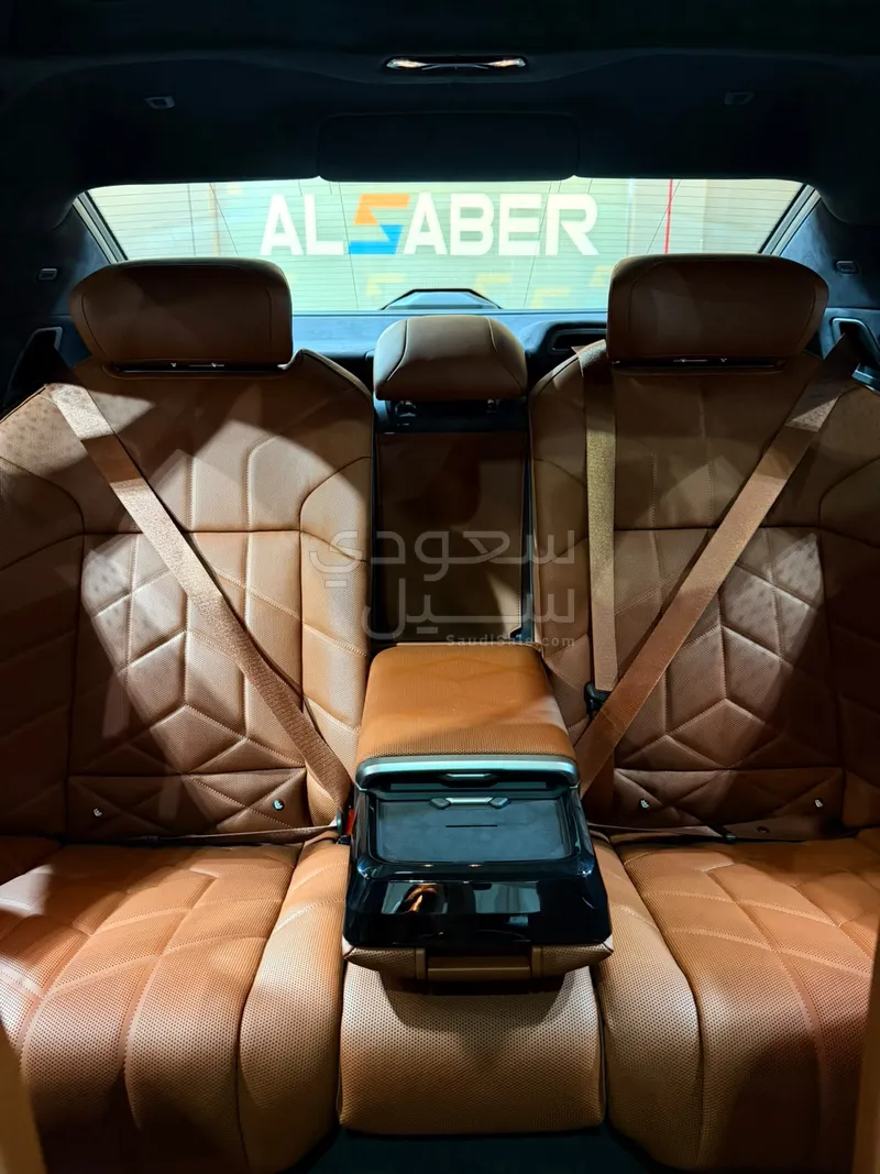 2027 بي ام دبليو الفئة السابعة 735أي