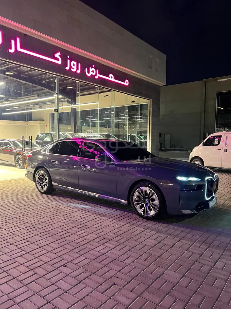2024 بي ام دبليو الفئة السابعة 735أي