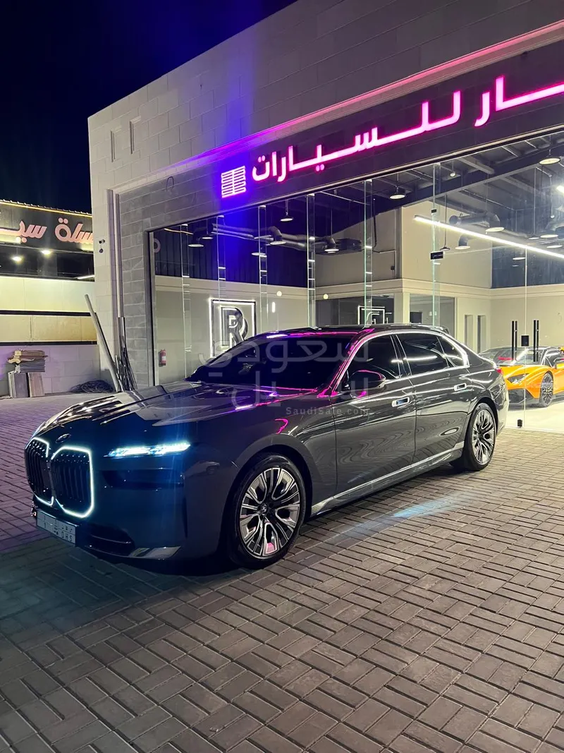 2024 بي ام دبليو الفئة السابعة 735أي