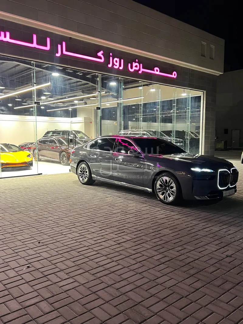 2024 بي ام دبليو الفئة السابعة 735أي
