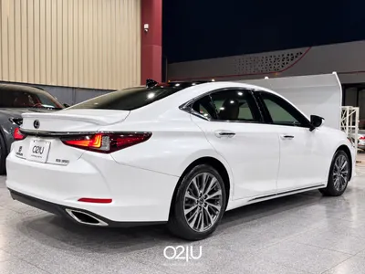 2021 لكزس إي إس 350