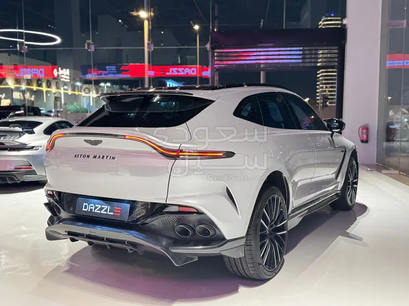 2024 استون مارتن دي بي اكس 707