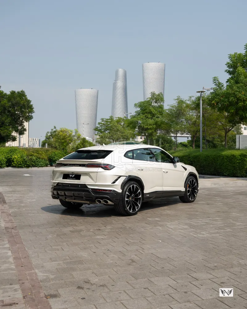 2023 لمبرجيني اوروس اس