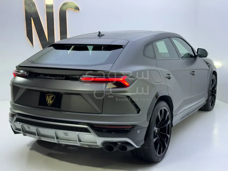 2021 لمبرجيني اوروس